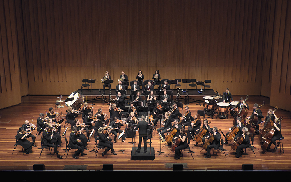 Alexander Briger conducting the Australian World Orchestra (photograph by Peter Hislop)